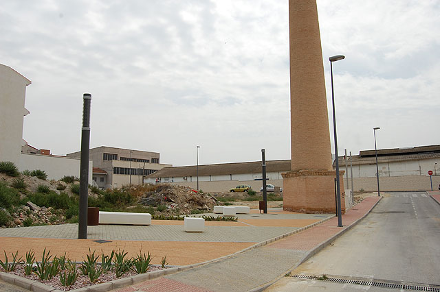 Finalizan las obras de acondicionamiento del entorno de la Chimenea de la Carreta de Lorquí - 1, Foto 1
