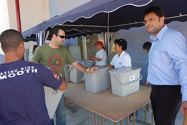 Repartidos los Últimos 400 Contenedores Compartimentados en el Mercado del Barrio del Carmen - 2, Foto 2