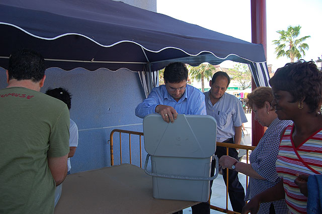 Repartidos los Últimos 400 Contenedores Compartimentados en el Mercado del Barrio del Carmen - 3, Foto 3