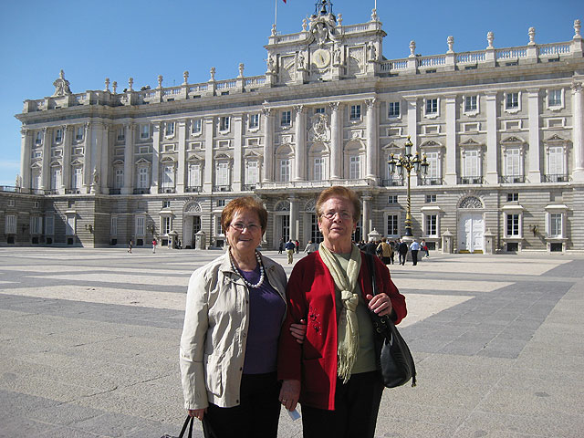 Medio centenar de socios del Centro Municipal de Personas Mayores viajan a Madrid para participar en el programa “Saber Vivir” - 7
