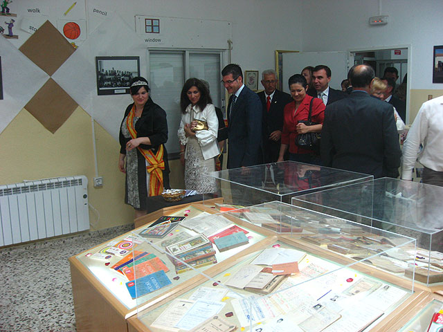 Se presenta un libro conmemorativo del 75 aniversario del Colegio de Los Meroños de Torre Pacheco - 2, Foto 2