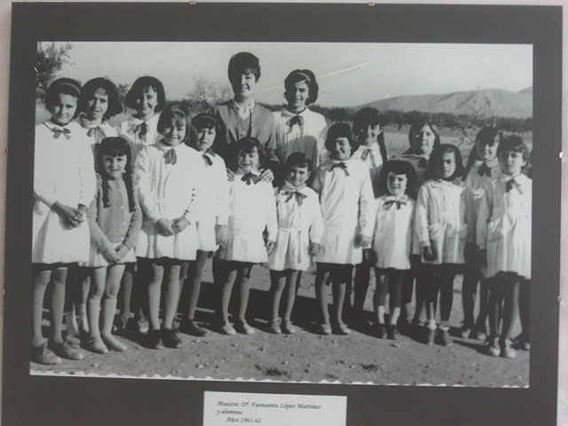 Se presenta un libro conmemorativo del 75 aniversario del Colegio de Los Meroños de Torre Pacheco - 3, Foto 3