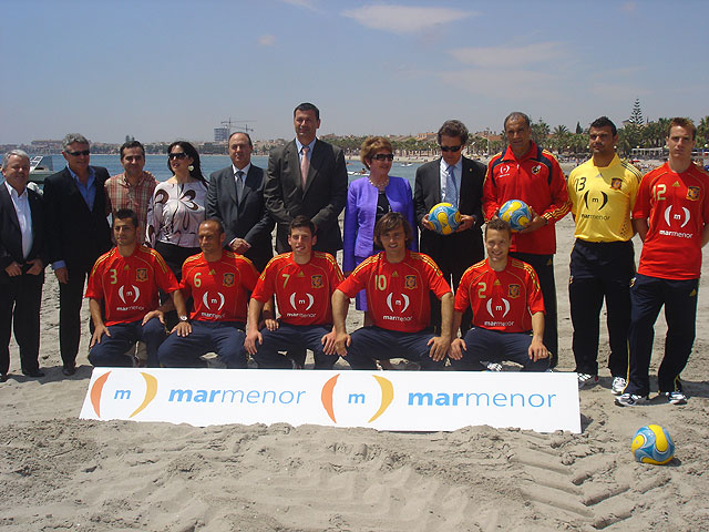 La selección española de fútbol playa promocionará la Mancomunidad Turística del Mar Menor en sus camisetas - 1, Foto 1