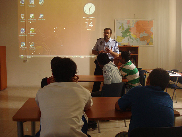 Los alumnos del Aula Ocupacional participan en diversos talleres formativos, Foto 1