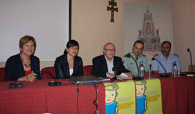 Agentes de Policía Local y Guardia Civil asisten a un curso sobre atención al maltrato infantil - 1, Foto 1