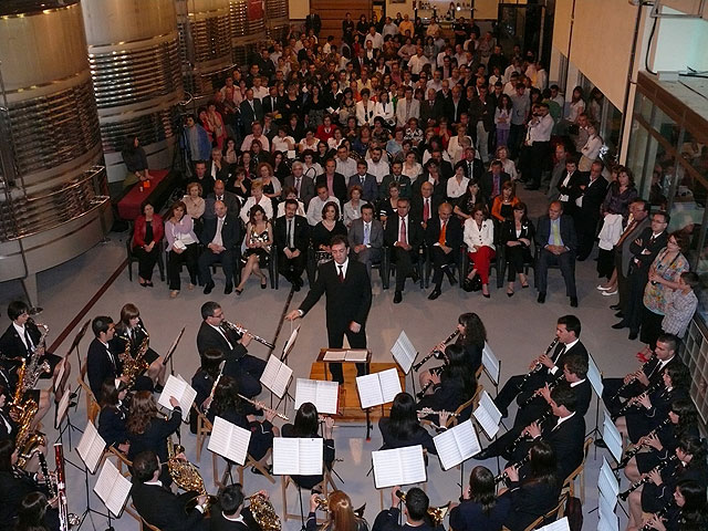 Con la entrega de la insignia de oro a Roque Baños, ha comenzado el II ciclo ‘Música entre Vinos’ - 2, Foto 2