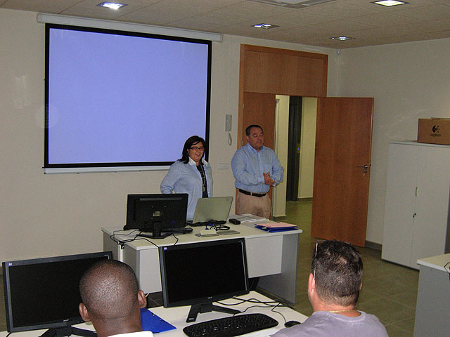 El Ayuntamiento inicia un curso de introduccin a Windows para trabajadores en activo y autnomos, Foto 1