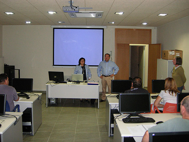 El Ayuntamiento inicia un curso de introducción a Windows para trabajadores en activo y autónomos - 2, Foto 2