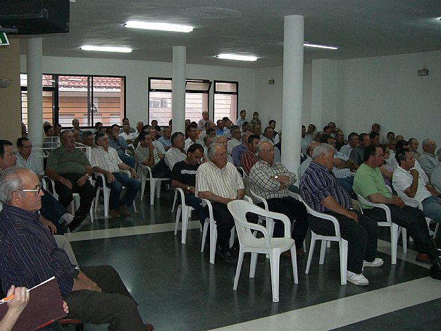 Coag ir Totana convocó a más de 180 agricultores de uva dominga , interesados en el plan de actuación fitosanitaria para el año 2009 dentro de la D.O. Uvas de Espuña - 1, Foto 1