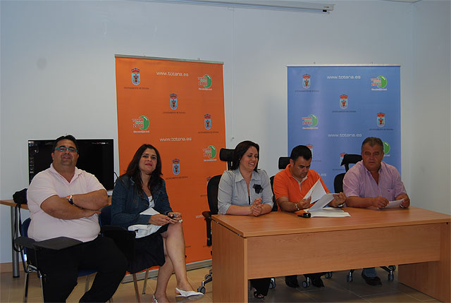 The mayor and the government team met with the residents of Lebor, Foto 1