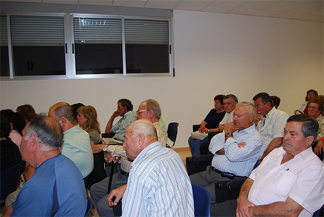 El primer edil y el equipo de Gobierno se reúnen con los vecinos de Lébor - 3, Foto 3
