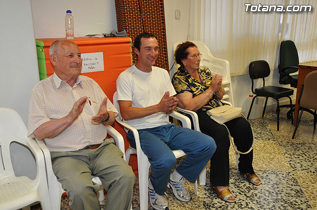 Entregan los diplomas del curso sobre violencia de gnero a ms de una veintena de miembros de la Asociacin de Amas de Casa, Usuarios y Consumidores “Las Tres Avemaras” - 6