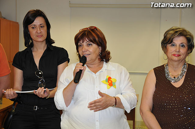 Entregan los diplomas del curso sobre violencia de gnero a ms de una veintena de miembros de la Asociacin de Amas de Casa, Usuarios y Consumidores “Las Tres Avemaras” - 9