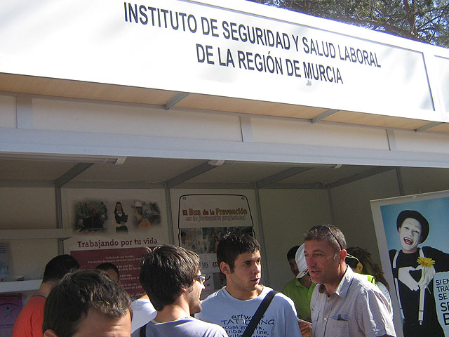 Students and professionals from the Escuela Taller "Casa de las Monjas I" visit the "Training Fair IV in the Region of Murcia ", Foto 3