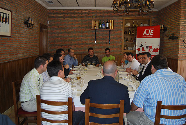 The Mayor and Council of Industry and Urban Development held a working meeting with the board of the Association of Young Entrepreneurs Guadalentn, Foto 1