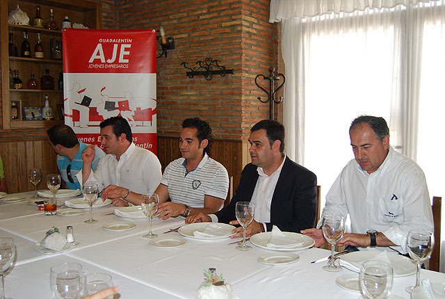 El alcalde y los concejales de Industria y Urbanismo mantienen un encuentro de trabajo con la junta directiva de la Asociación de Jóvenes Empresarios del Guadalentín - 3, Foto 3