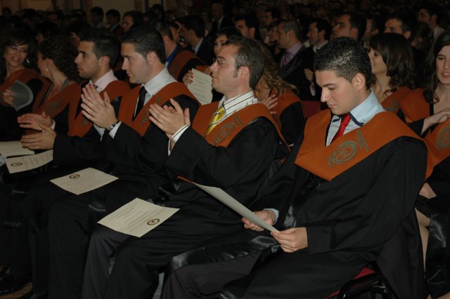 La X promoción de Arquitectura Técnica de la UCAM, recibe sus Becas y Diplomas - 1, Foto 1