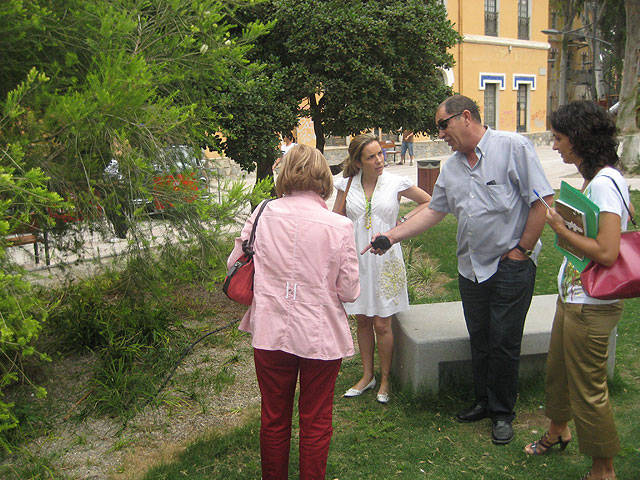 La concejal de Medio Ambiente y Calidad Urbana ya ha visitado todos los jardines de ocho pedanías y cinco barrios - 2, Foto 2