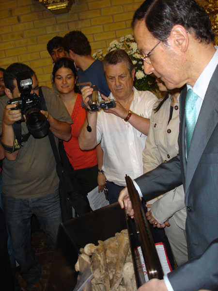 El Alcalde presenta el estudio que ha permitido identificar los restos del genial escultor Francisco Salzillo - 3, Foto 3