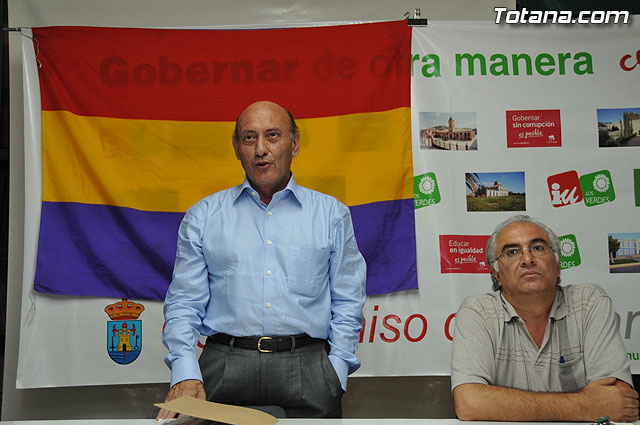 Pedro Marset, candidato a las elecciones europeas por IU, protagonizó en la sede del partido en Totana un acto de precampaña electoral, Foto 1