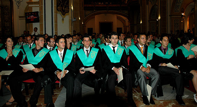 La VIII promoción de Ciencias de la Actividad Física y del Deporte de la UCAM recibe sus becas y diplomas - 1, Foto 1