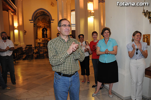 Autoridades municipales y trabajadores del Ayuntamiento realizan una ofrenda floral a su patrona Santa Rita en la iglesia parroquial de Santiago - 15