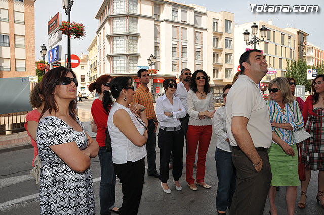 Autoridades municipales y trabajadores del Ayuntamiento realizan una ofrenda floral a su patrona Santa Rita en la iglesia parroquial de Santiago - 29