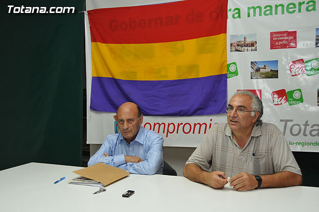 Pedro Marset, candidato a las elecciones europeas por IU, protagoniz en la sede del partido en Totana un acto de precampaña electoral - 4