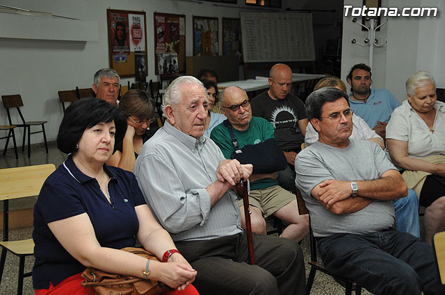Pedro Marset, candidato a las elecciones europeas por IU, protagoniz en la sede del partido en Totana un acto de precampaña electoral - 7