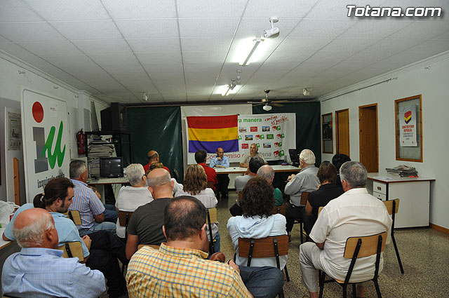 Pedro Marset, candidato a las elecciones europeas por IU, protagoniz en la sede del partido en Totana un acto de precampaña electoral - 11
