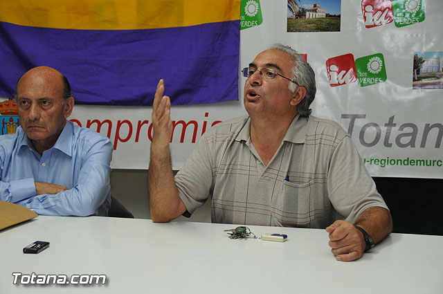 Pedro Marset, candidato a las elecciones europeas por IU, protagoniz en la sede del partido en Totana un acto de precampaña electoral - 12