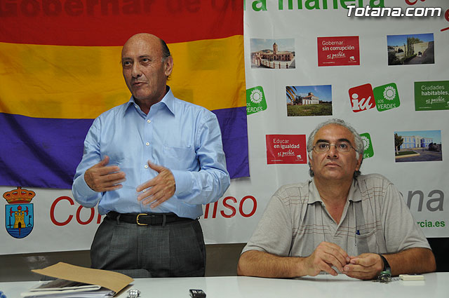 Pedro Marset, candidato a las elecciones europeas por IU, protagoniz en la sede del partido en Totana un acto de precampaña electoral - 14