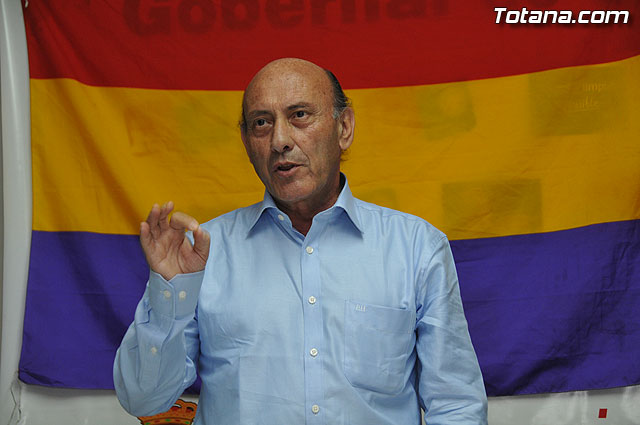Pedro Marset, candidato a las elecciones europeas por IU, protagoniz en la sede del partido en Totana un acto de precampaña electoral - 15