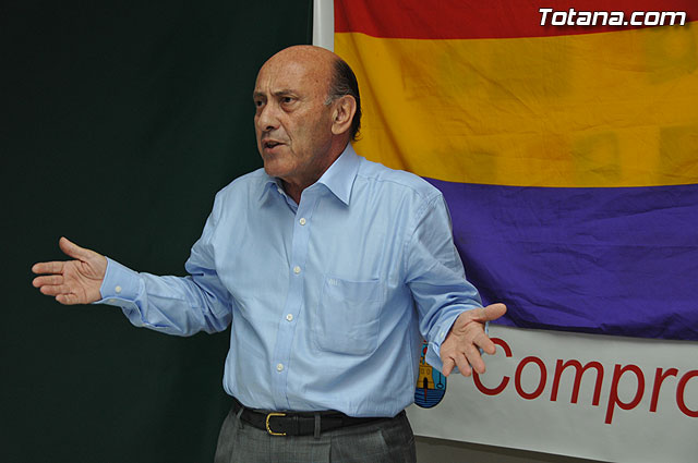 Pedro Marset, candidato a las elecciones europeas por IU, protagoniz en la sede del partido en Totana un acto de precampaña electoral - 16
