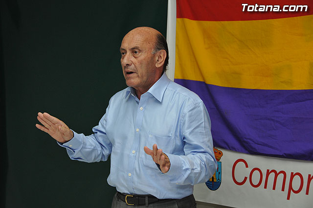 Pedro Marset, candidato a las elecciones europeas por IU, protagoniz en la sede del partido en Totana un acto de precampaña electoral - 17