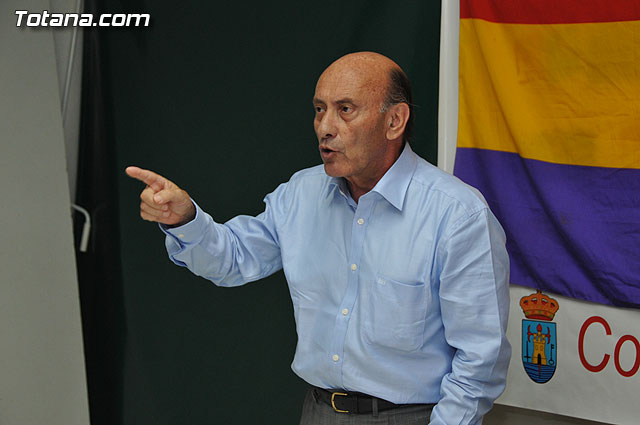 Pedro Marset, candidato a las elecciones europeas por IU, protagoniz en la sede del partido en Totana un acto de precampaña electoral - 18