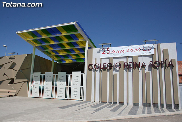 Submitted to the plenary the proposal to start the record of the Golden Shield Award to the City to College "Reina Sofa", Foto 1