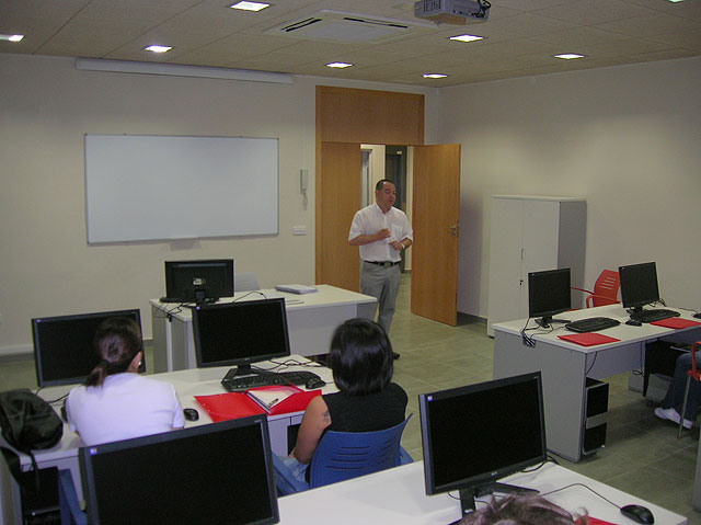 El Centro Local de Empleo y Formacin acoge el curso “Iniciacin a la informtica”, Foto 1