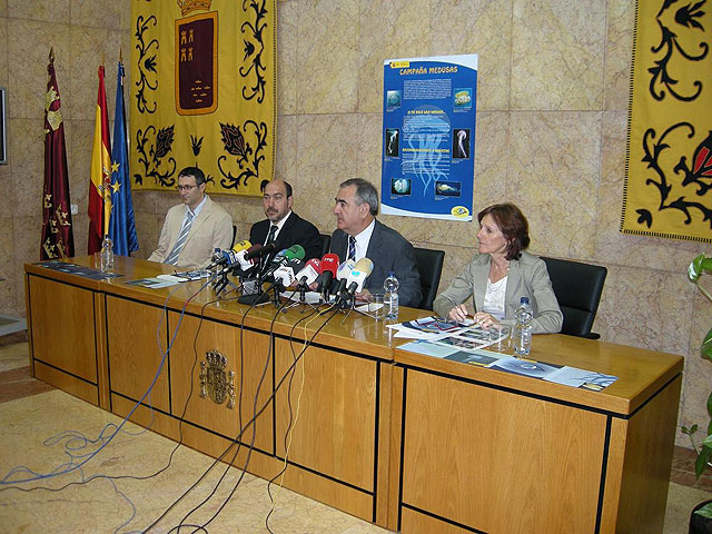 El delegado del Gobierno presenta la Campaña Medusas 2009 coordinada por el MARM junto al Instituto Español de Oceanografía - 1, Foto 1