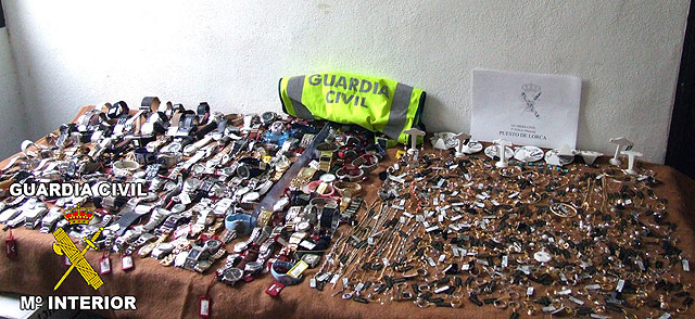 La Guardia Civil detiene in fraganti a cuatro personas por un robo en una joyería - 1, Foto 1