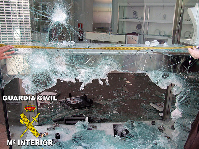 La Guardia Civil detiene in fraganti a cuatro personas por un robo en una joyería - 3, Foto 3