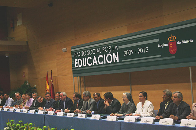 El Gobierno y 24 organizaciones firman el Pacto Social por la Educación 2009-2012 - 1, Foto 1