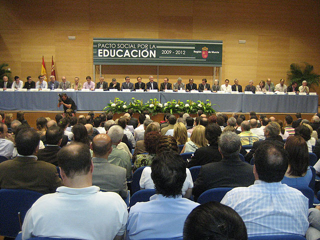 Cámara rubrica el pacto social que promoverá el logro de la excelencia educativa en Murcia - 1, Foto 1