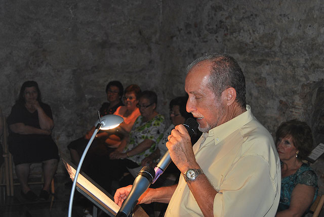 Tras el Recital de Poesa de Personas Mayores se entregaron los premios del Concurso de Poesa, Foto 3