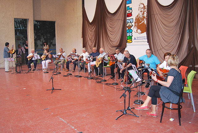 La Semana de Mayores finaliz con el Festival de Msica y Folklore, Foto 4