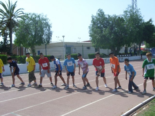 Un total de veinte escolares de Totana participan en la Final Regional de Atletismo de Deporte Escolar, Foto 1