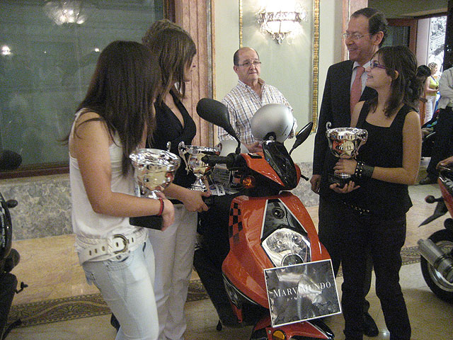 El Alcalde entrega los premios a los ganadores del concurso de educación vial para escolares - 2, Foto 2