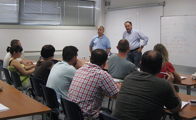 Se clausura el curso de “Inglés Básico”, de 30 horas de duración, con la entrega de diplomas a un total de quince personas - 2, Foto 2