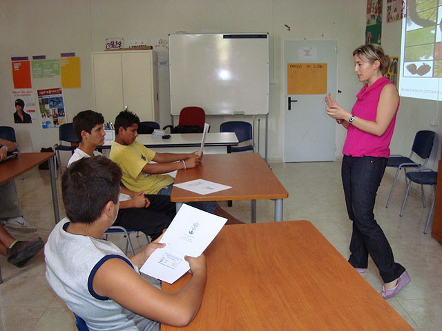 Training Workshops on "Access to the labor market" and "Healthy Eating", Foto 1