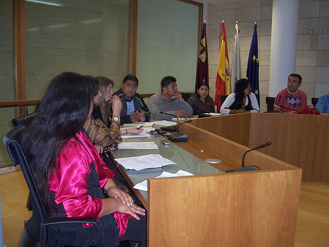 El Consejo Sectorial Municipal de Inmigración analiza el impacto que sobre el colectivo de inmigrantes está teniendo la crisis económica - 1, Foto 1